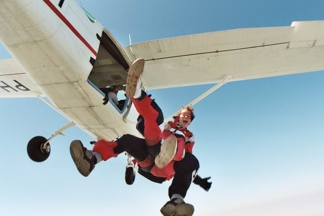 AdventureTickets.nl | Tandem Skydive Zeeland | Boek Direct Online