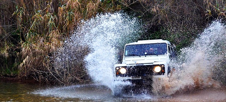 Halve dag Jeep Safari Algarve Portugal is een tour waarbij je de Algarve leert ondekken via landelijke wegen, off-road tracks en dwars door dorpjes waar de tijd lijkt te hebben stilgestaan.